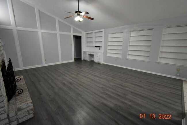 Building Photo - 10506 Sagerock Dr