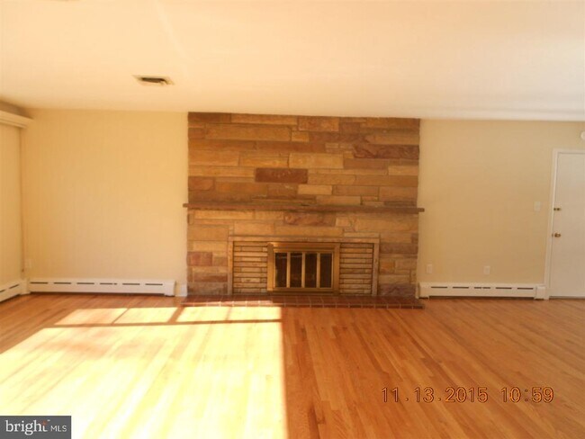 Foto del edificio - 2900 Maple Rd