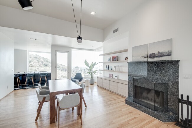 Building Photo - 2000 Wattles Dr