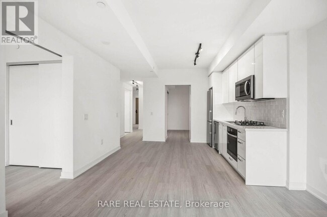 Building Photo - 195 McCaul St