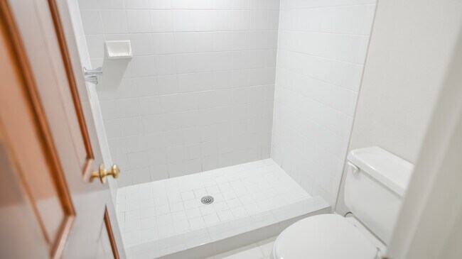 Building Photo - 940 Albany Ct