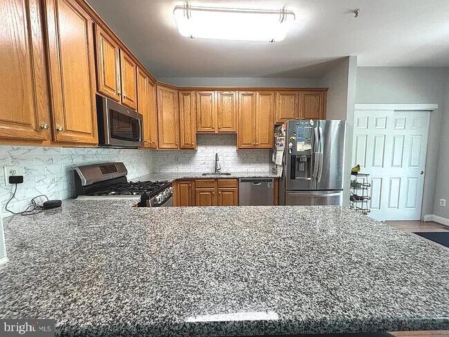 Foto del edificio - 233 Tall Pines Dr