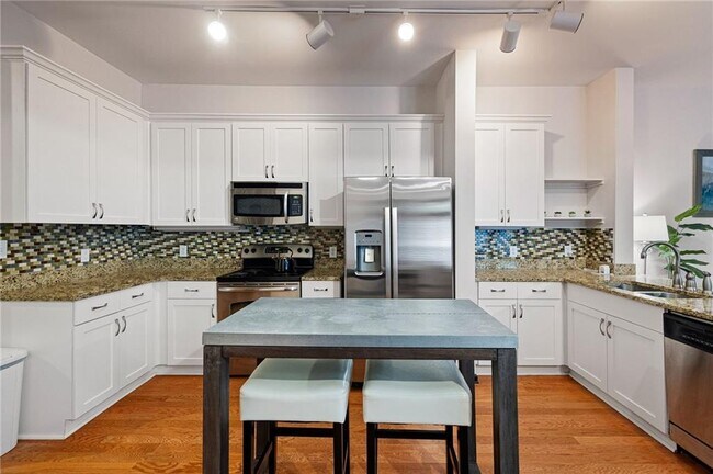 Foto del edificio - 5300 Peachtree Rd