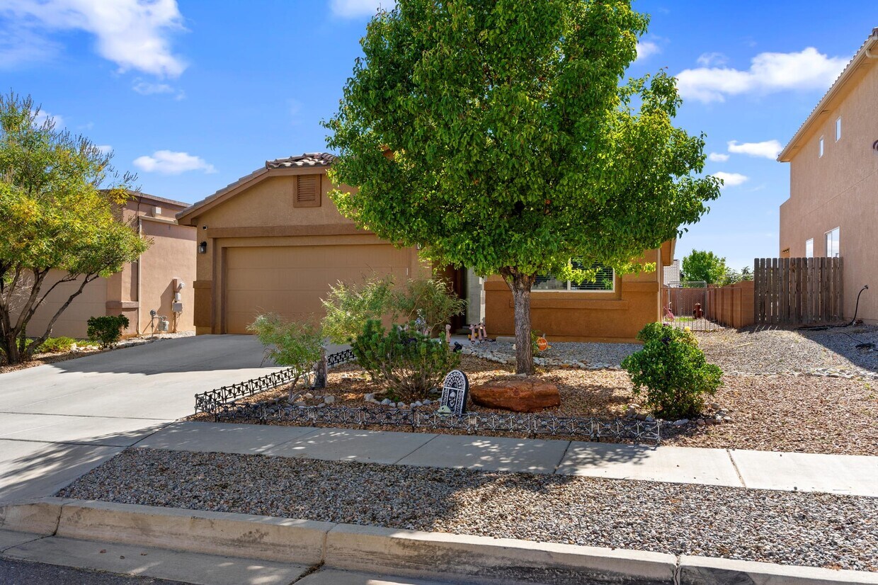 Foto principal - 7241 Skagway Dr NE