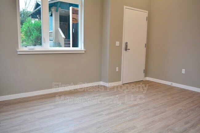 Building Photo - 1825 SE 50th Ave