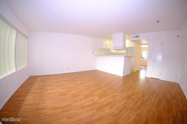 Foto del edificio - 15051 Moorpark St