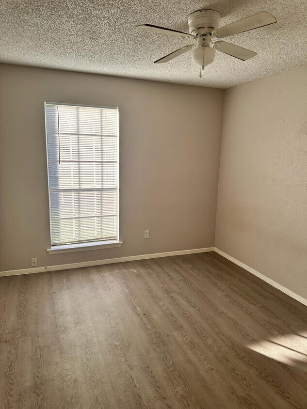 Building Photo - 1211 Neptune Dr