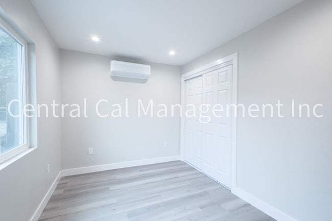 Foto del edificio - 341 Laurel Ave