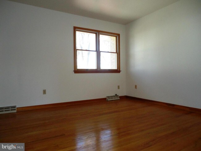 Building Photo - 504 Mast St