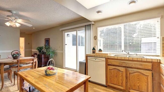 Building Photo - Union City 4 Bed | Master Suite | Perfect ...