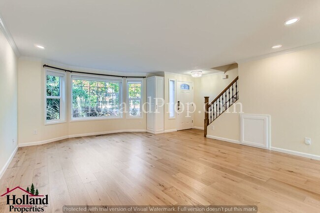 Building Photo - Beautiful 4 bedroom home located in the So...