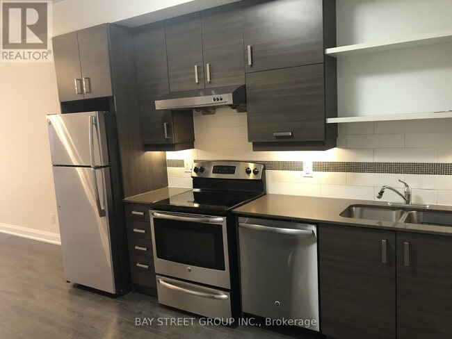 Photo du bâtiment - 1 Uptown Dr