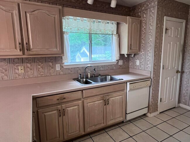 Foto del edificio - 395 Lake Holley Cir