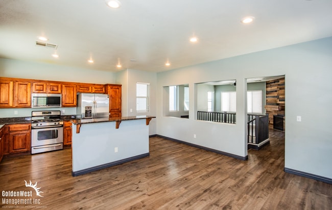Building Photo - Stylish and Spacious 4Bdm 3.5 Ba Three-Sto...