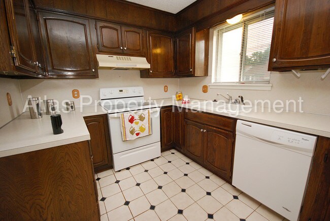 Building Photo - 8931 E 58th St