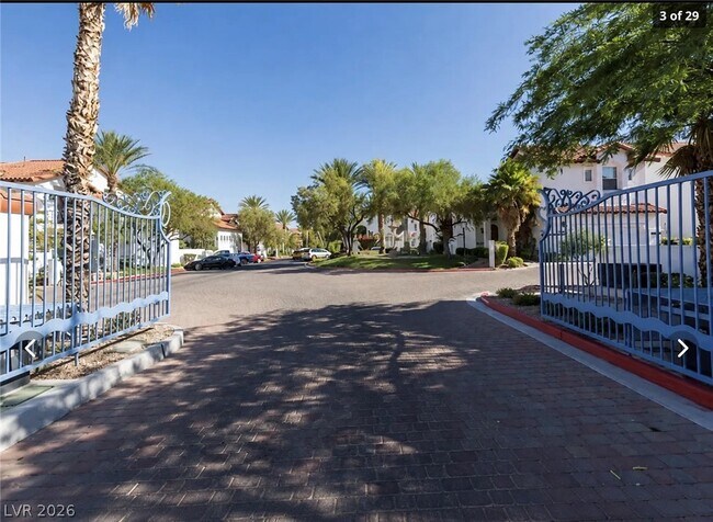 Foto del edificio - 8750 Villa Faith Ave
