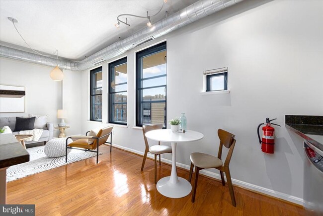 Foto del edificio - 1390 Kenyon St NW