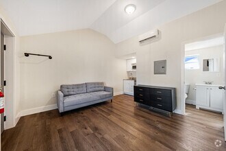 Building Photo - 405 N Wildwood Blvd