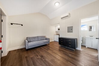 Building Photo - 405 N Wildwood Blvd