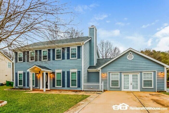 Building Photo - 4 bedroom 3 bath home on large lot.