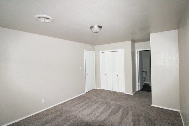 Building Photo - 4720 S Fulton Ct