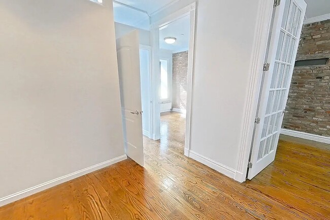 Building Photo - 202 E 13th St