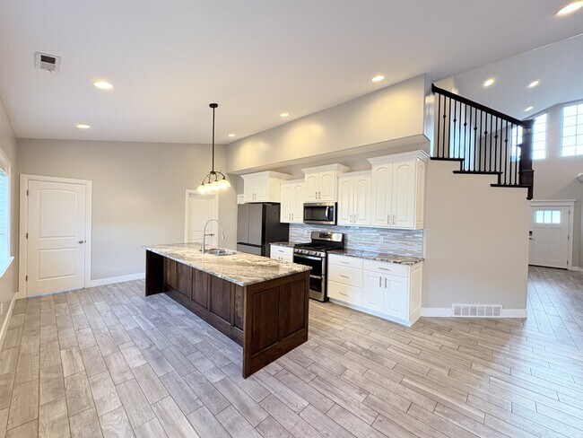 Building Photo - 214 N 600 W