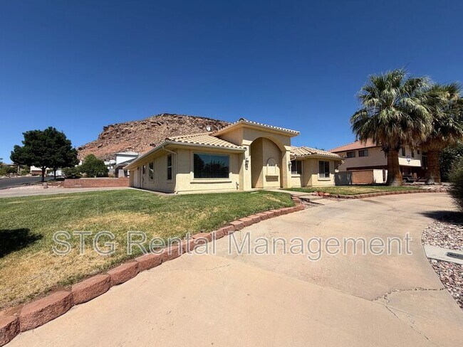 Building Photo - 3182 S Bloomington Dr W