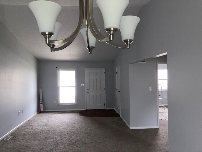 Looking toward front entry - 1008 Essex Plz
