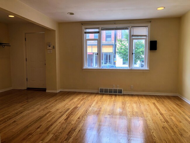 Building Photo - 4914 Penn Ave