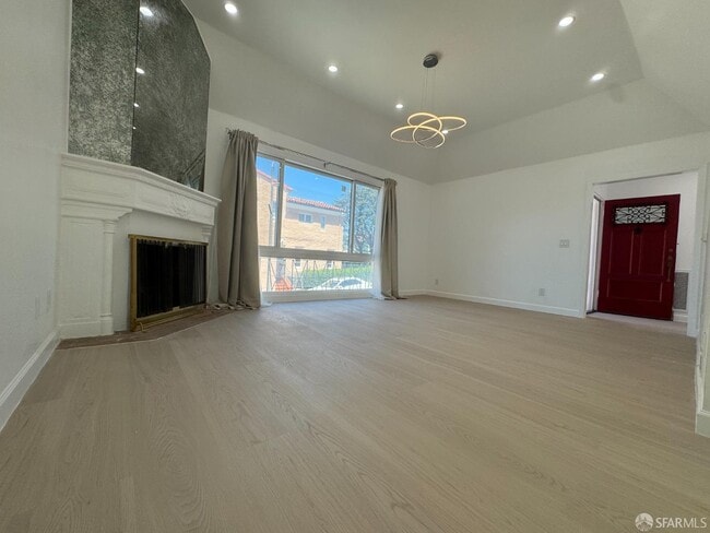 Building Photo - 21 Rio Ct