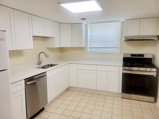 Foto del edificio - 8537 W Foster Ave