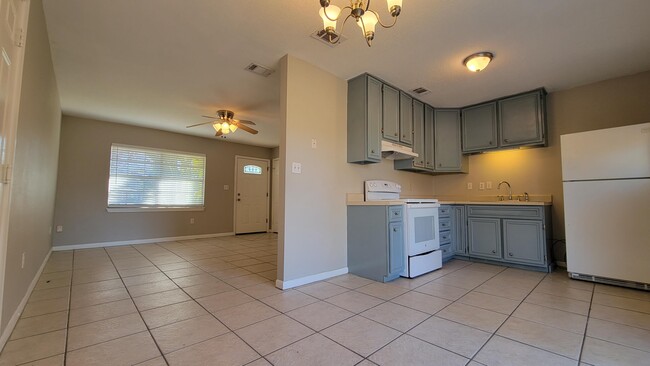 Foto del edificio - 709 Whippoorwill Ln