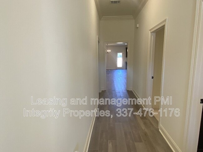 Building Photo - 103 Tenor St