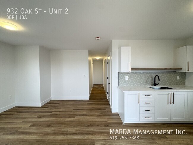 Photo du bâtiment - BEAUTIFUL NEW RENO 3 BED/1 BATH UPPER WEST END + HYDRO & WATER
