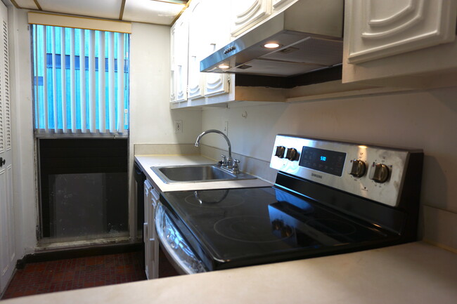 Foto del edificio - 705 SW 75th St