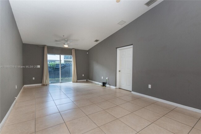 Foto del edificio - 3944 SW 48th Ave