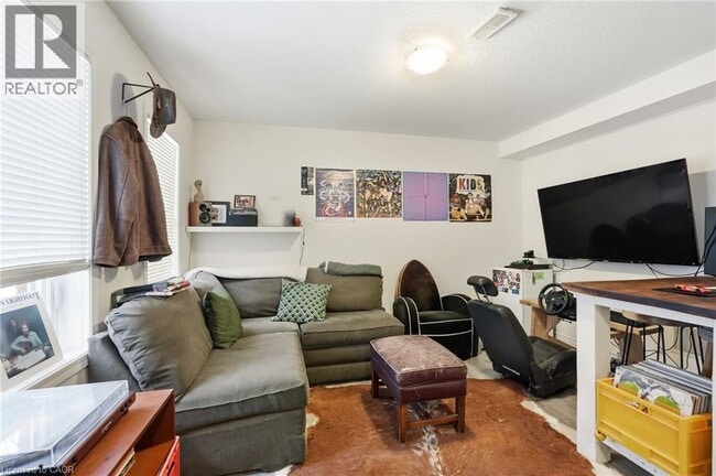 Building Photo - 22 Spring Creek Dr