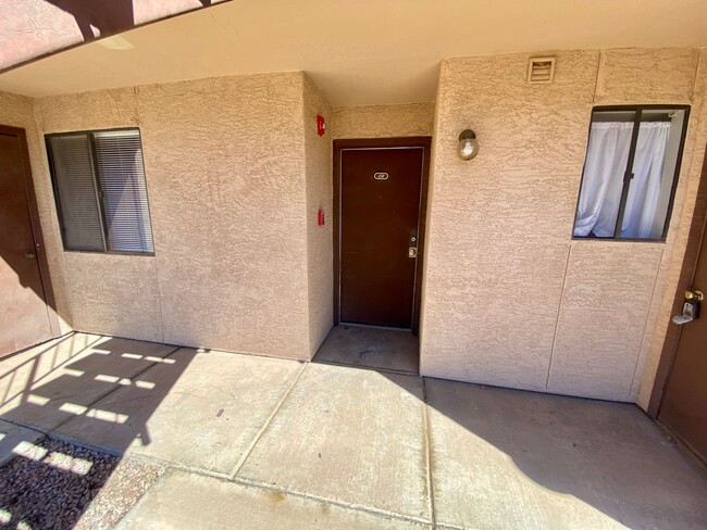 Building Photo - 2 bedroom 2 bath Condo near ASU