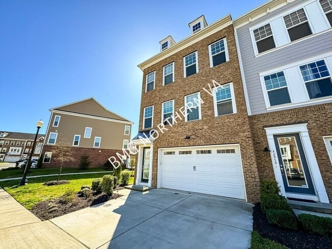 Building Photo - 42961 Running Creek Square