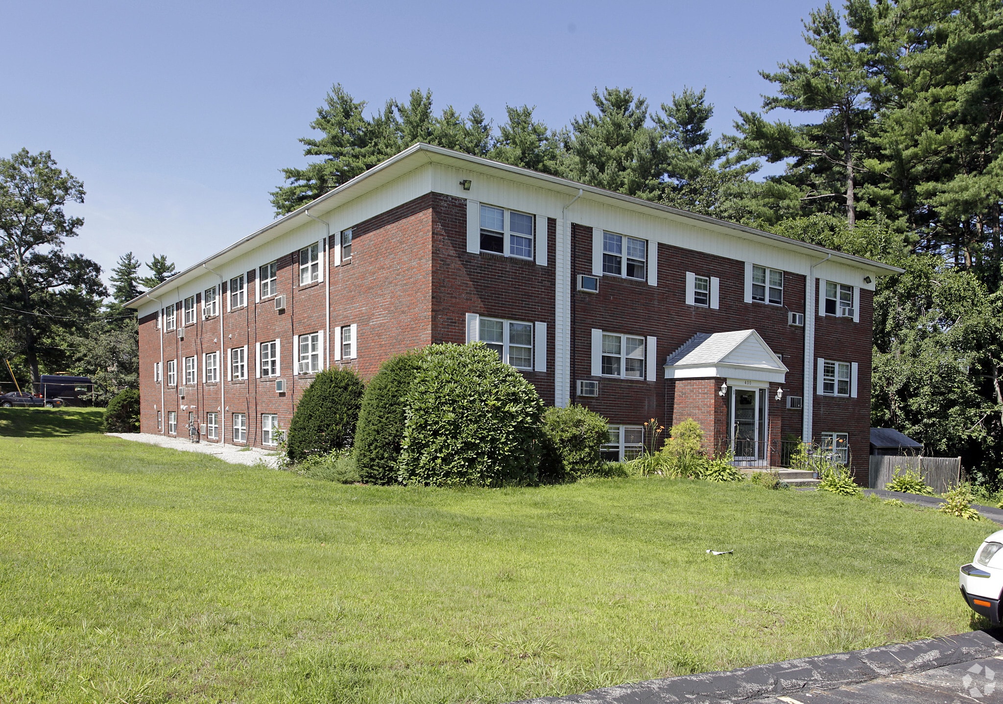 Pine Knoll Apartments