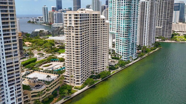 Foto del edificio - 888 Brickell Key Dr