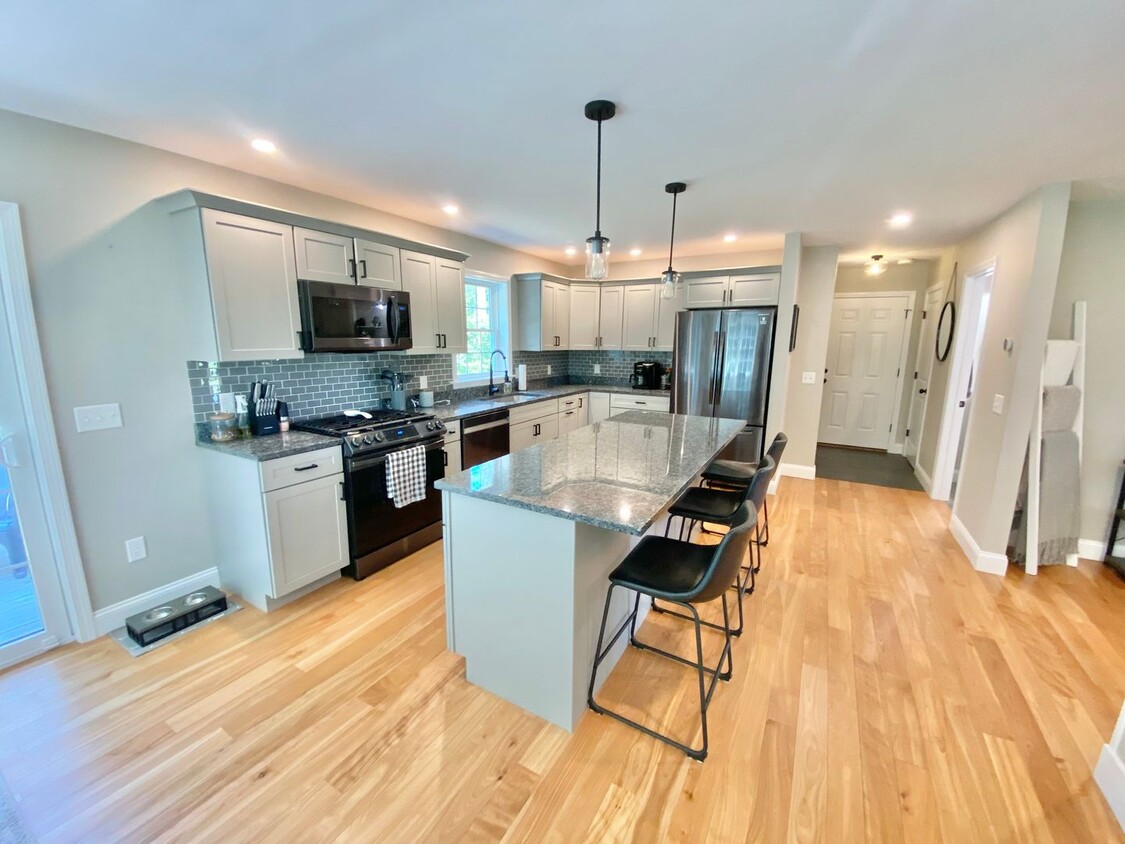 Primary Photo - 3 Bedroom 2.5 Bathroom Home in Fairfax