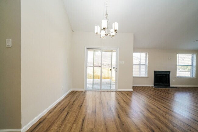 Foto del edificio - 6732 Woodsmoke Way