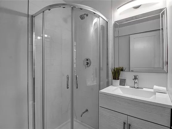 Building Photo - 340 Bird Ave