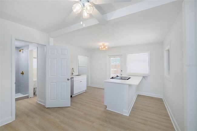 Building Photo - 618 7th Ave N