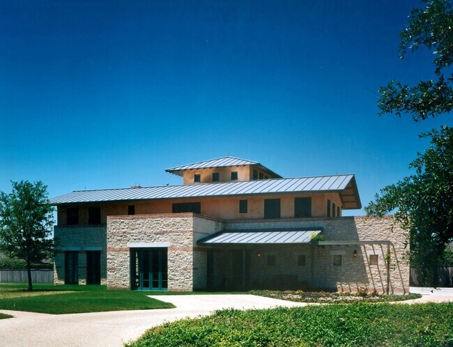 Foto del edificio - ESTATE ON CUL DE SAC IN GREAT ALAMO HEIGHTS LOCATION