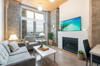 Building Photo - 2120 Commerce St