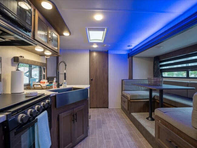 Foto del edificio - 1905 W St Louis St