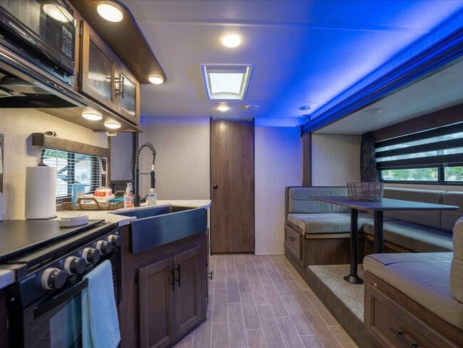 Building Photo - 1905 W St Louis St